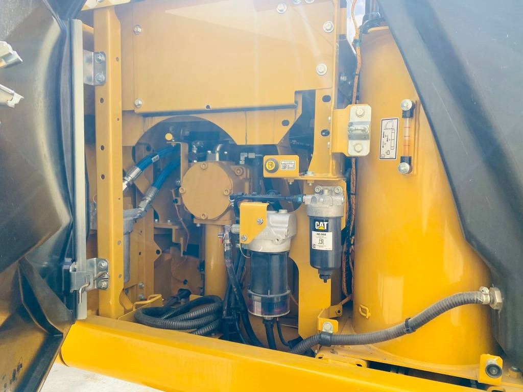 حفار زحاف CAT 317: صورة 10