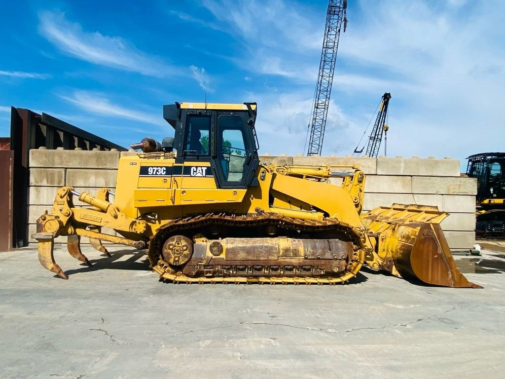 CAT 973 C - اللودر المجنزر: صورة 2 CAT 973 C - اللودر المجنزر: صورة 2