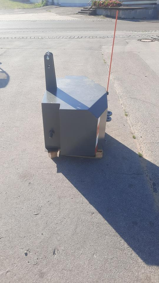 Frontgewicht Ballast Heckgewicht 800kg Traktor Gewicht Fendt - الوزن المعاكس: صورة 3 Frontgewicht Ballast Heckgewicht 800kg Traktor Gewicht Fendt - الوزن المعاكس: صورة 3