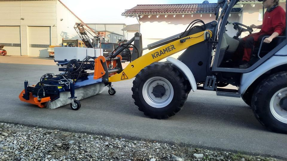 Kehrmaschine Kramer 1,2, 1,5, 1,8 2,3 2,8m Euro Radlader Hoflader - مكنسة: صورة 2 Kehrmaschine Kramer 1,2, 1,5, 1,8 2,3 2,8m Euro Radlader Hoflader - مكنسة: صورة 2