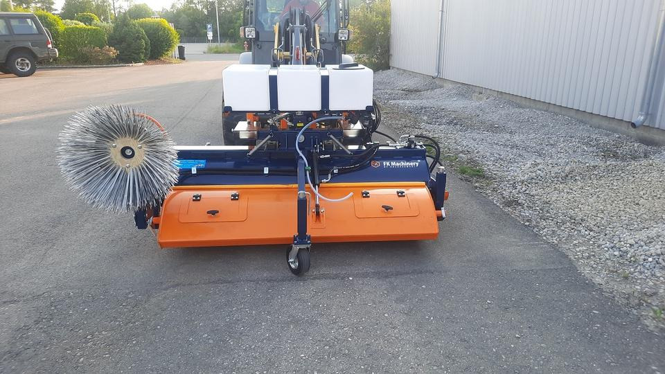 Kehrmaschine Kramer 1,2, 1,5, 1,8 2,3 2,8m Euro Radlader Hoflader - مكنسة: صورة 5 Kehrmaschine Kramer 1,2, 1,5, 1,8 2,3 2,8m Euro Radlader Hoflader - مكنسة: صورة 5