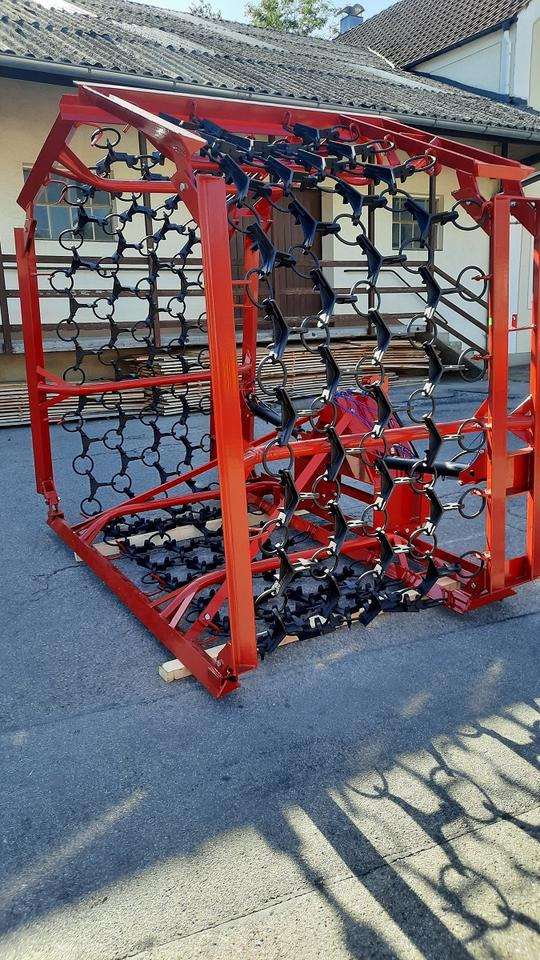 Wiesenegge 6 - 8m Wiesenstriegel Wiesenschleppe Traktor Egge - مسلفة سلسلية: صورة 4 Wiesenegge 6 - 8m Wiesenstriegel Wiesenschleppe Traktor Egge - مسلفة سلسلية: صورة 4