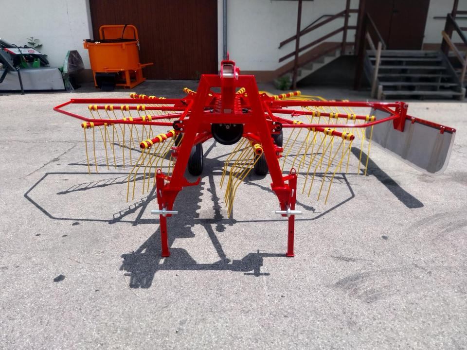 Neuen Kreiselschwader Schwader 4,2m KN-420 Claas - آلة تيبيس العشب/ آلة جمع العشب: صورة 2 Neuen Kreiselschwader Schwader 4,2m KN-420 Claas - آلة تيبيس العشب/ آلة جمع العشب: صورة 2