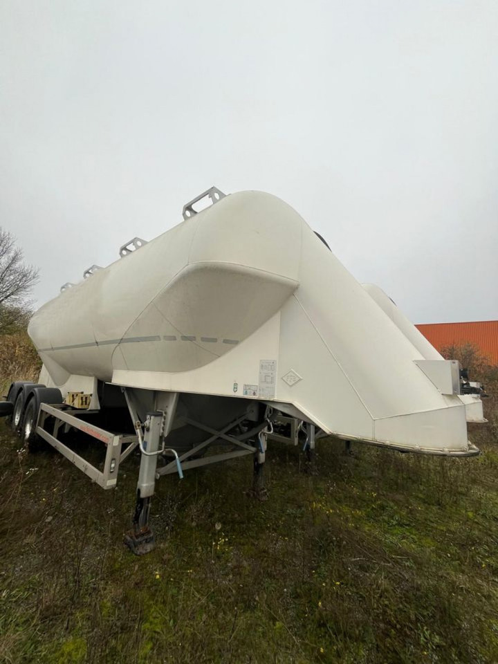 FELDBINDER Silo für Staub und Rieselgüter EUT 40.3 Auflieger Zement 40m³, Lenkachse - بلكر: صورة 2 FELDBINDER Silo für Staub und Rieselgüter EUT 40.3 Auflieger Zement 40m³, Lenkachse - بلكر: صورة 2