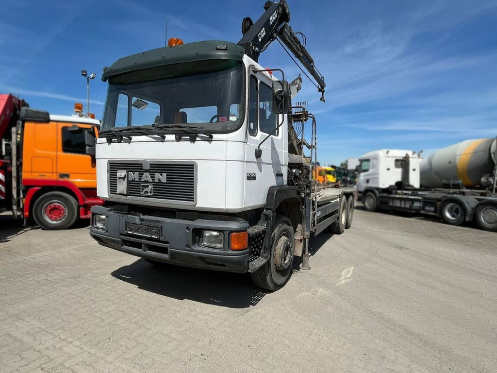 MAN F2000 27.342 6x4 Abrollkipper mit Kran - شاحنة كرين: صورة 1 MAN F2000 27.342 6x4 Abrollkipper mit Kran - شاحنة كرين: صورة 1