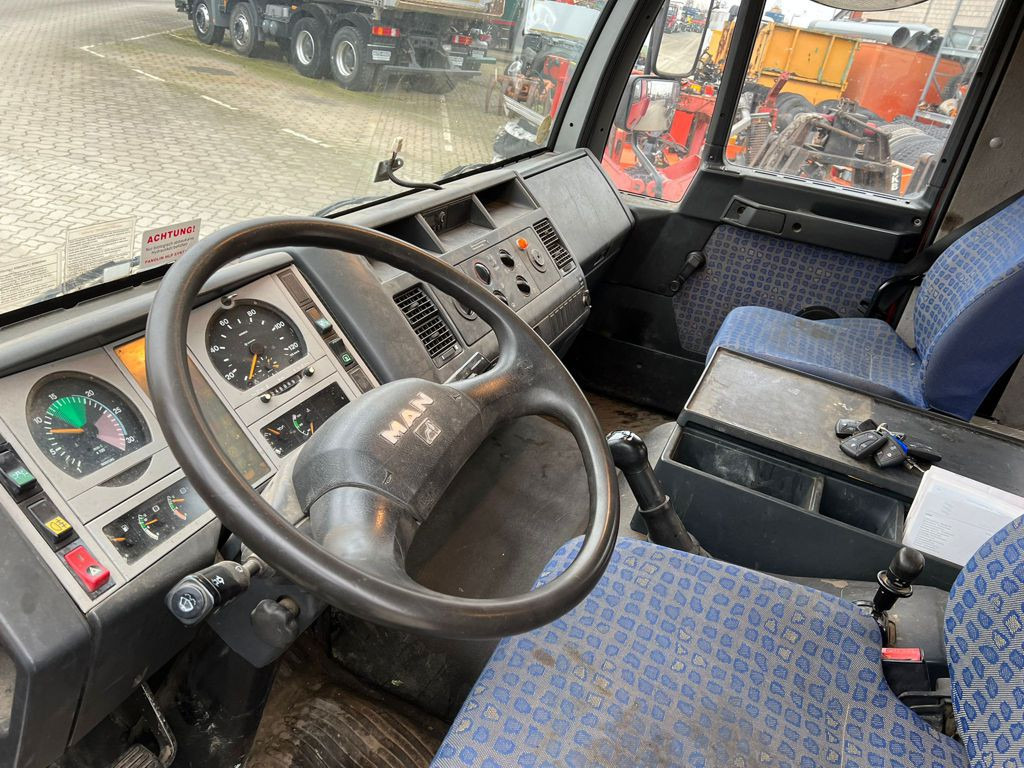 شاحنات مسطحة, شاحنة كرين MAN LE 12.225 LC Pritsche Heckkran 6 Zylinder Doka Topzust: صورة 6