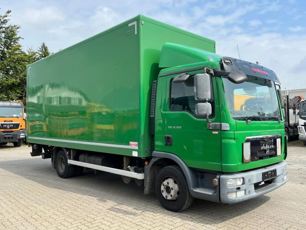 MAN TG-L 12.220 4x2 BL Standardkoffer LBW LBW 1.5 to - شاحنة مقفلة: صورة 2 MAN TG-L 12.220 4x2 BL Standardkoffer LBW LBW 1.5 to - شاحنة مقفلة: صورة 2