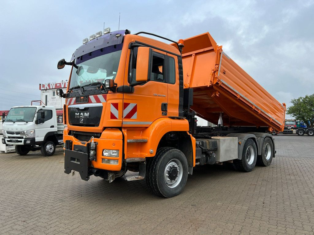MAN TG-S 33.440 AK 6x6 3-Achs Allradkipper - شاحنة قلاب: صورة 1 MAN TG-S 33.440 AK 6x6 3-Achs Allradkipper - شاحنة قلاب: صورة 1