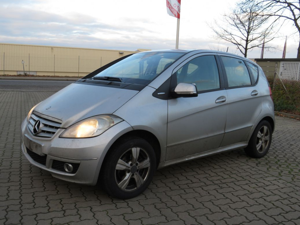 MERCEDES-BENZ A-Klasse 200 Avantgarde PKW - شاحنة: صورة 1 MERCEDES-BENZ A-Klasse 200 Avantgarde PKW - شاحنة: صورة 1