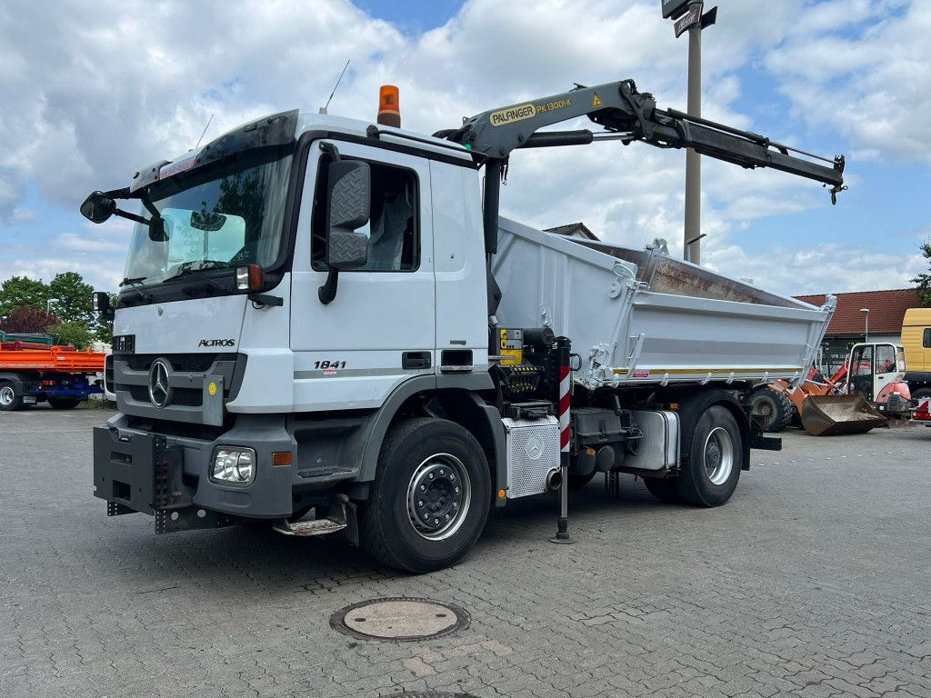 Mercedes-Benz Actros 1841 K 2-Achs Kipper Kran Funk/2xhydr+Gre Mercedes-Benz Actros 1841 K 2-Achs Kipper Kran Funk/2xhydr+Gre - شاحنة قلاب, شاحنة كرين: صورة 1 Mercedes-Benz Actros 1841 K 2-Achs Kipper Kran Funk/2xhydr+Gre Mercedes-Benz Actros 1841 K 2-Achs Kipper Kran Funk/2xhydr+Gre - شاحنة قلاب, شاحنة كرين: صورة 1