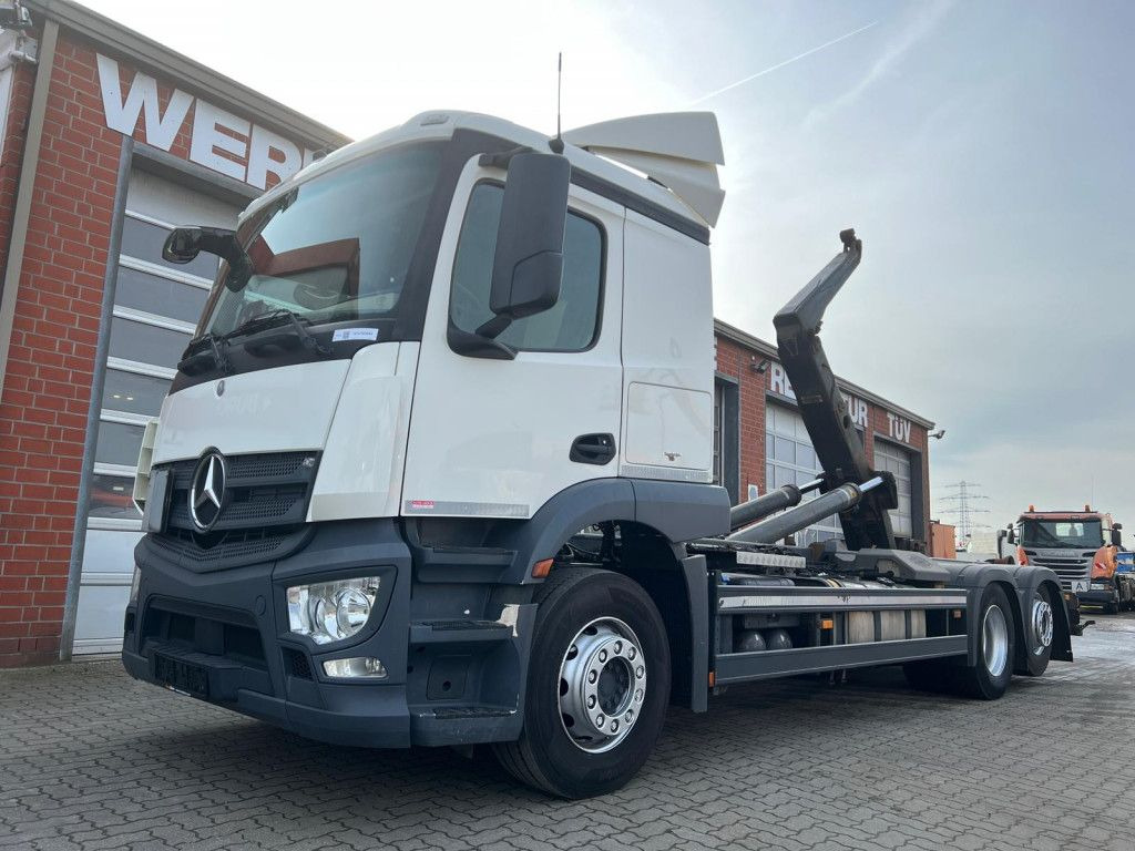 Mercedes-Benz Actros neu 2543 L 6x2 Abrollkipper Meiller Funk - شاحنة ذات خطاف: صورة 1 Mercedes-Benz Actros neu 2543 L 6x2 Abrollkipper Meiller Funk - شاحنة ذات خطاف: صورة 1