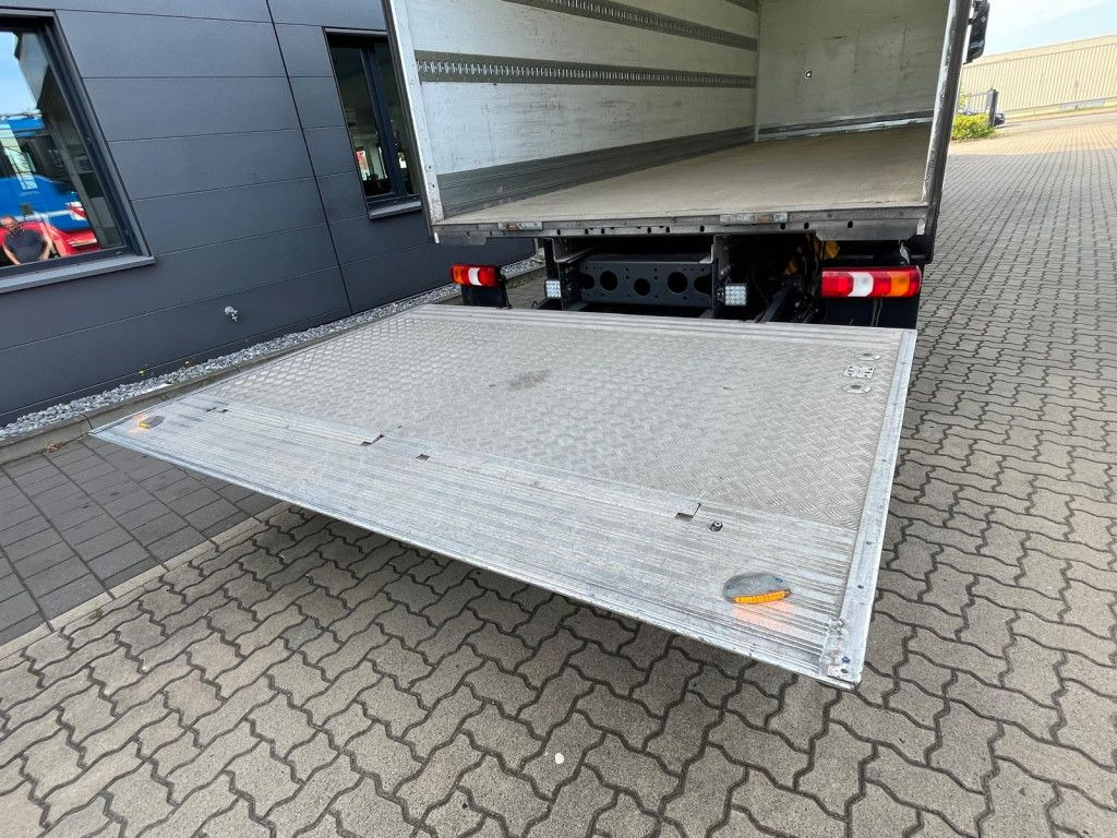 Mercedes-Benz Antos 1830 L nR 4x2 Standardkoffer LBW LBW 2to+F Mercedes-Benz Antos 1830 L nR 4x2 Standardkoffer LBW LBW 2to+F - شاحنة مقفلة: صورة 5 Mercedes-Benz Antos 1830 L nR 4x2 Standardkoffer LBW LBW 2to+F Mercedes-Benz Antos 1830 L nR 4x2 Standardkoffer LBW LBW 2to+F - شاحنة مقفلة: صورة 5