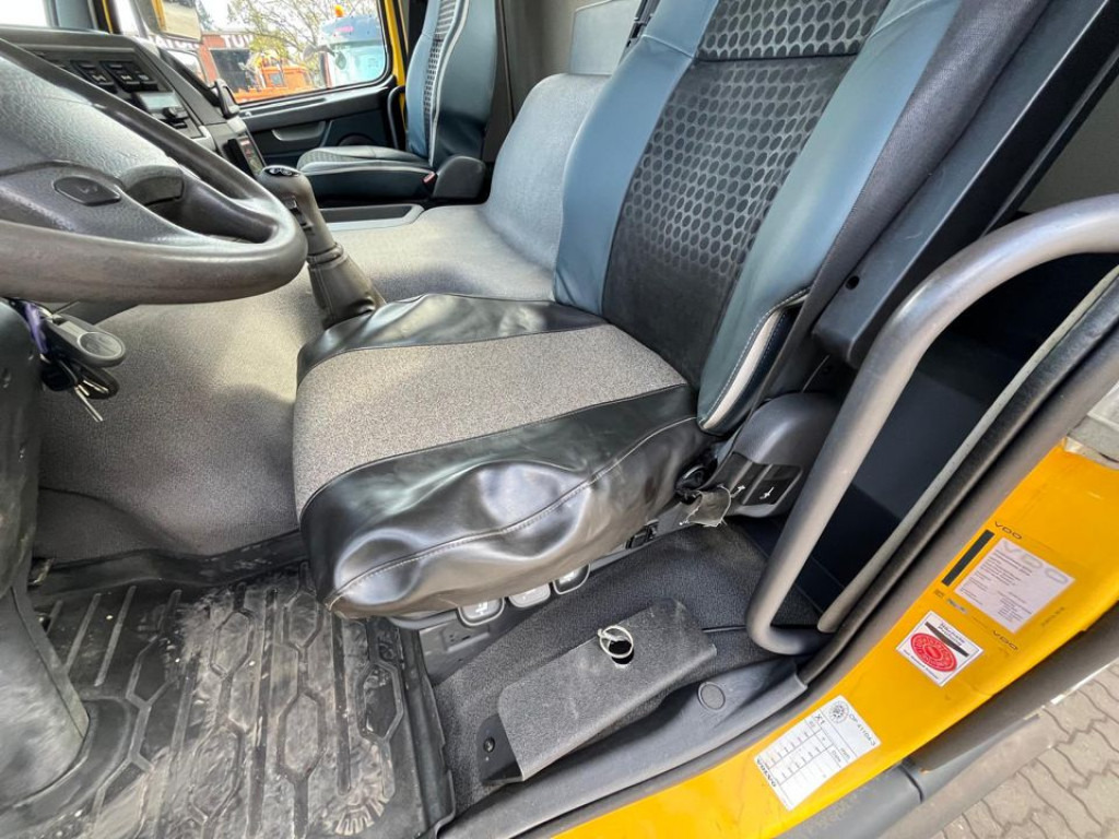 VOLVO (S) Truck FM 330 4x4 Pritsche Kran Singelreifen Funkfernbedienung - شاحنات مسطحة, شاحنة كرين: صورة 3 VOLVO (S) Truck FM 330 4x4 Pritsche Kran Singelreifen Funkfernbedienung - شاحنات مسطحة, شاحنة كرين: صورة 3