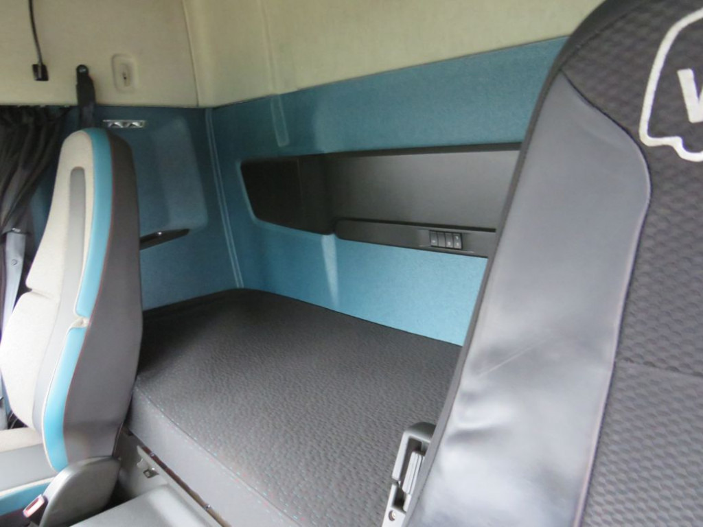 VOLVO (S) Truck FM 380 Pritsche LBW LBW 2to Tautli.+Edscha - شاحنة ستارة: صورة 4 VOLVO (S) Truck FM 380 Pritsche LBW LBW 2to Tautli.+Edscha - شاحنة ستارة: صورة 4