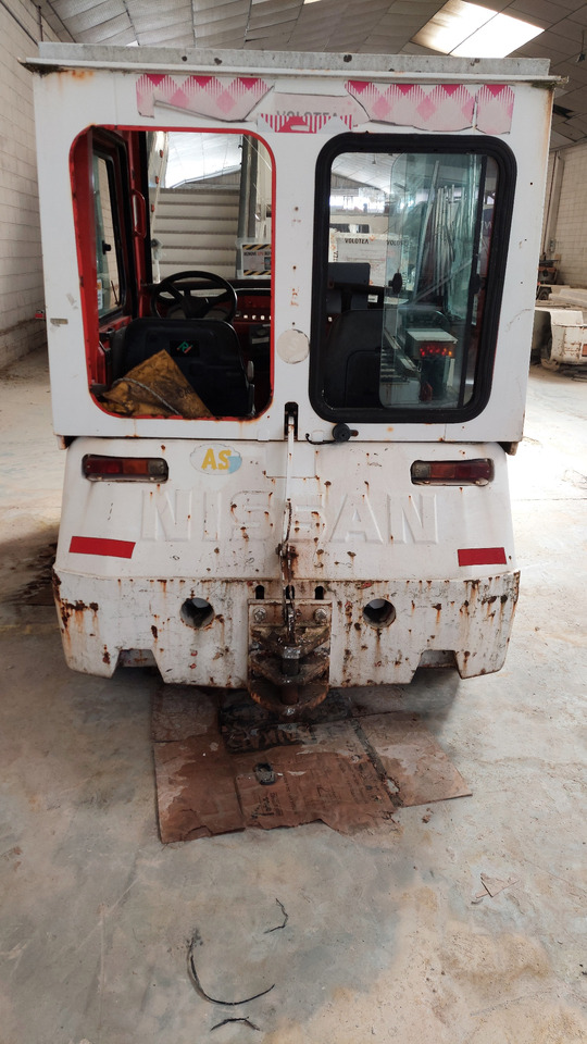 FV02 Nissan Baggage Tractor - جرارات الأمتعة: صورة 2 FV02 Nissan Baggage Tractor - جرارات الأمتعة: صورة 2