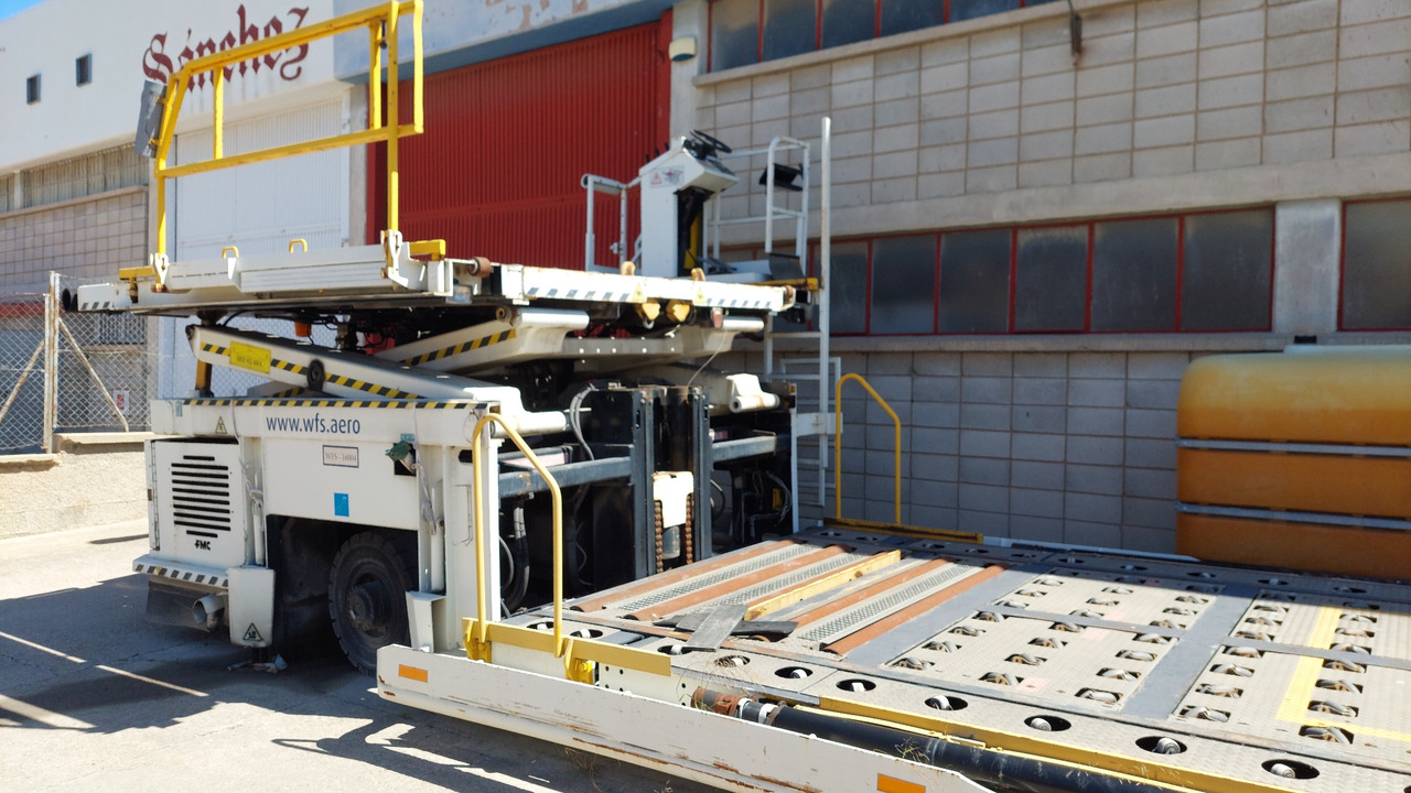 Lower deck loader FMC/JBT C15W - محملات الحاويات والمنصات النقالة: صورة 4 Lower deck loader FMC/JBT C15W - محملات الحاويات والمنصات النقالة: صورة 4