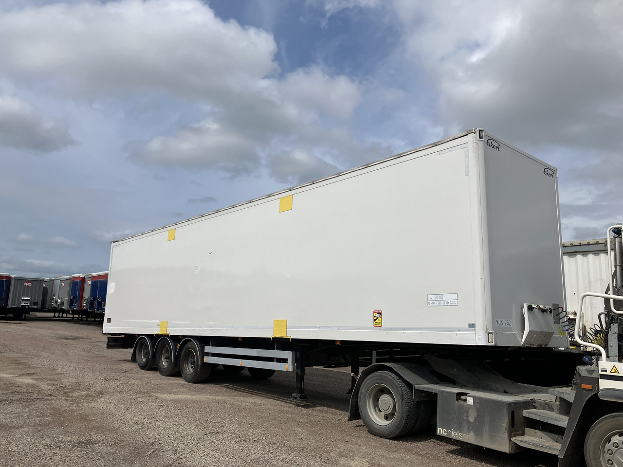 EKERI BOX OPENSIDE - TARP ROOF - HUCKEPACK - نصف مقطورة صندوق مغلق: صورة 2 EKERI BOX OPENSIDE - TARP ROOF - HUCKEPACK - نصف مقطورة صندوق مغلق: صورة 2