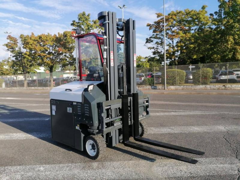 Amlift AGILIFT 3000E - شاحنة مناولة بأربعة اتجاهات: صورة 1 Amlift AGILIFT 3000E - شاحنة مناولة بأربعة اتجاهات: صورة 1