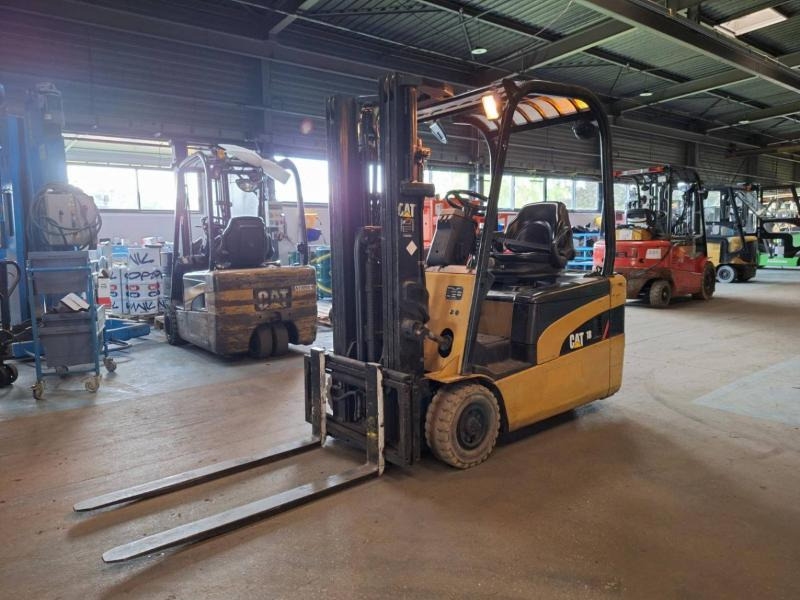 Caterpillar EP18NT - رافعة شوكية كهربائية: صورة 2 Caterpillar EP18NT - رافعة شوكية كهربائية: صورة 2