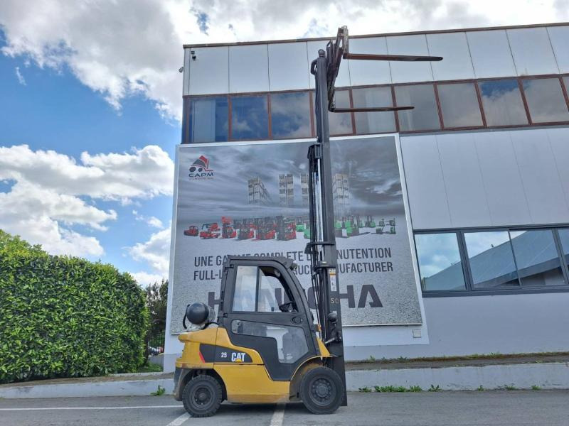 رافعة شوكية تعمل بالغاز Caterpillar GP25NTD: صورة 10