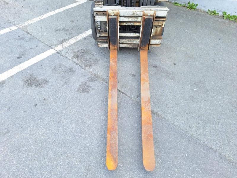 رافعة شوكية تعمل بالغاز Caterpillar GP25NTD: صورة 14