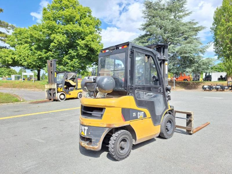 رافعة شوكية تعمل بالغاز Caterpillar GP25NTD: صورة 20