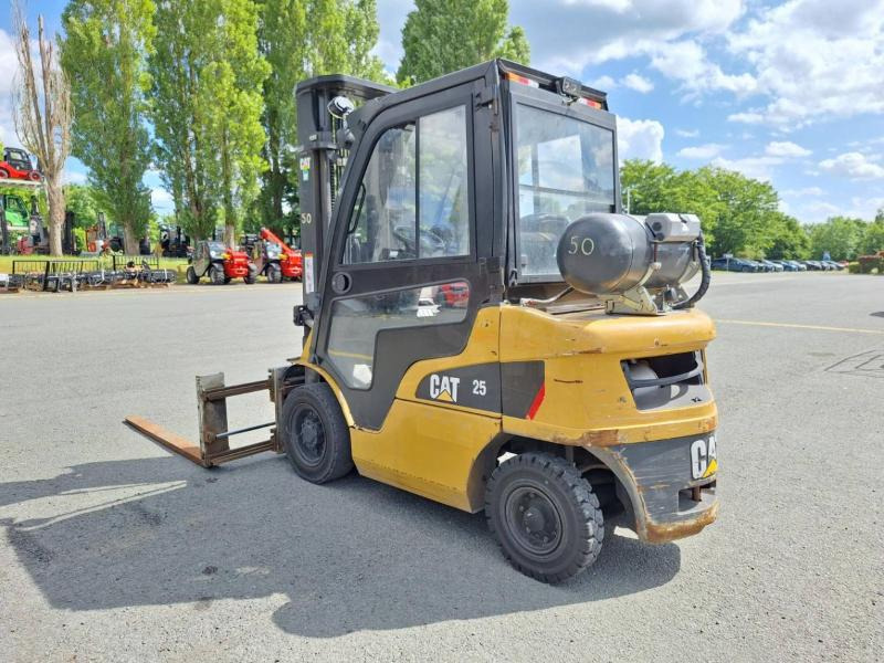 رافعة شوكية تعمل بالغاز Caterpillar GP25NTD: صورة 21