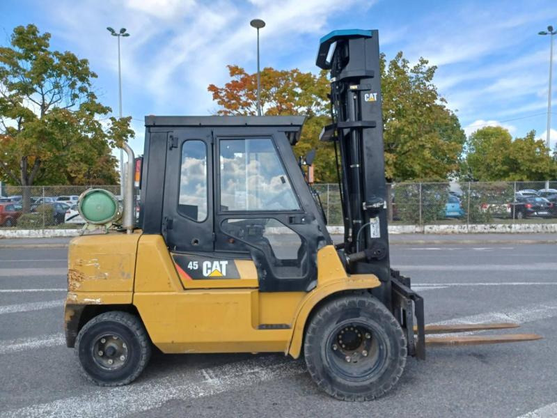 Caterpillar GP45K2 - رافعة شوكية تعمل بالغاز: صورة 3 Caterpillar GP45K2 - رافعة شوكية تعمل بالغاز: صورة 3