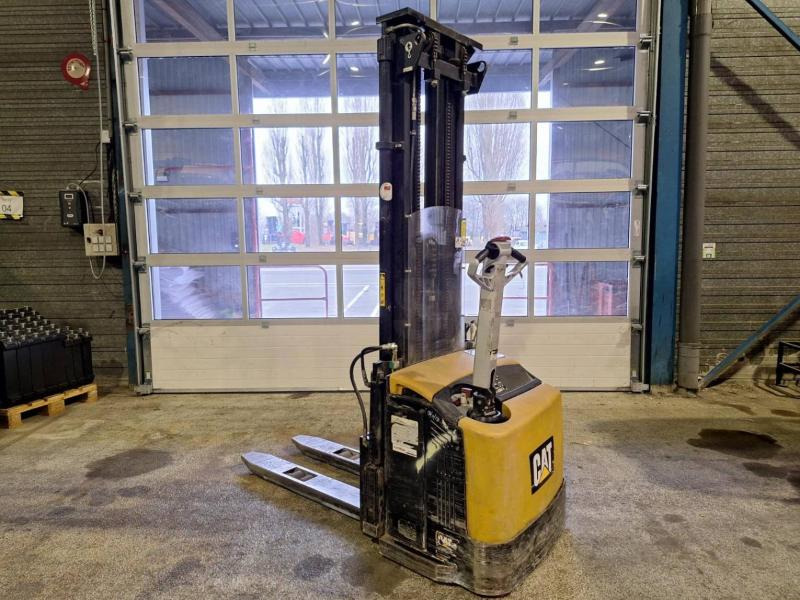Caterpillar NSP16N - آلة التكديس: صورة 1 Caterpillar NSP16N - آلة التكديس: صورة 1