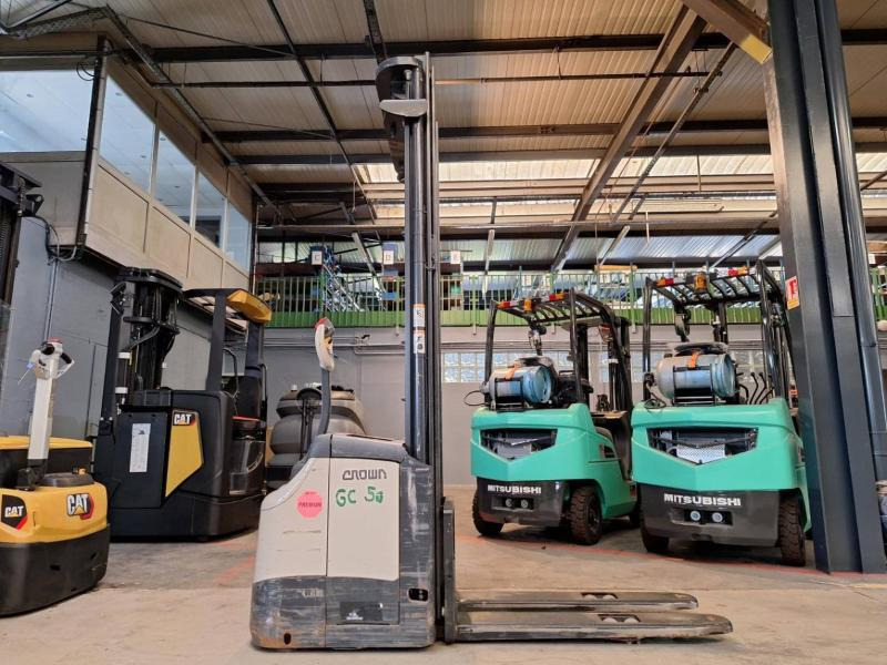 Crown ES4000-1.6 - آلة التكديس: صورة 3 Crown ES4000-1.6 - آلة التكديس: صورة 3