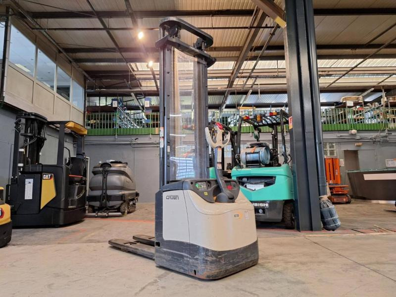 Crown ES4000-1.6 - آلة التكديس: صورة 5 Crown ES4000-1.6 - آلة التكديس: صورة 5