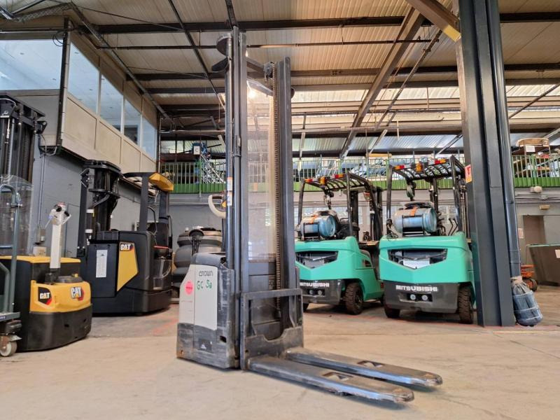 Crown ES4000-1.6 - آلة التكديس: صورة 1 Crown ES4000-1.6 - آلة التكديس: صورة 1