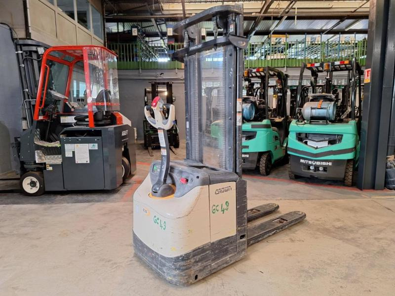 Crown ES4000-1.6 - آلة التكديس: صورة 1 Crown ES4000-1.6 - آلة التكديس: صورة 1