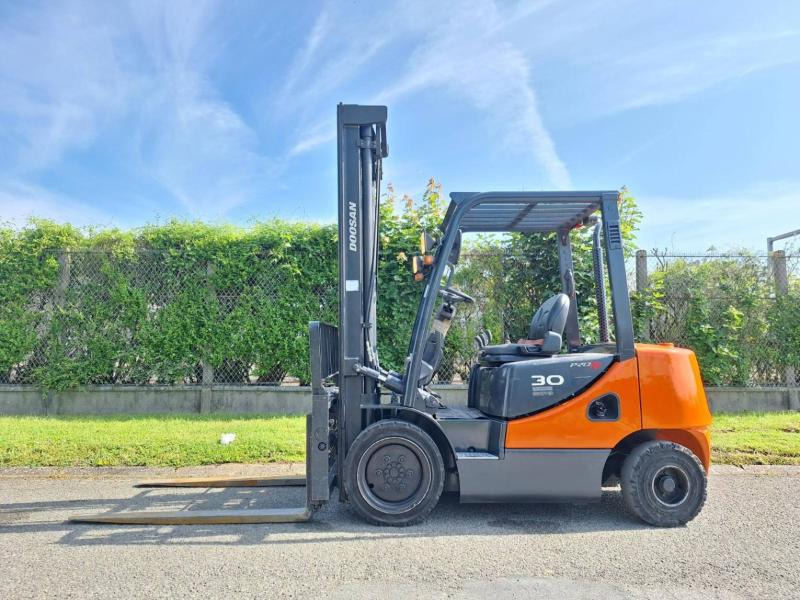 Doosan D30S 5 - رافعة شوكية ديزل: صورة 3 Doosan D30S 5 - رافعة شوكية ديزل: صورة 3
