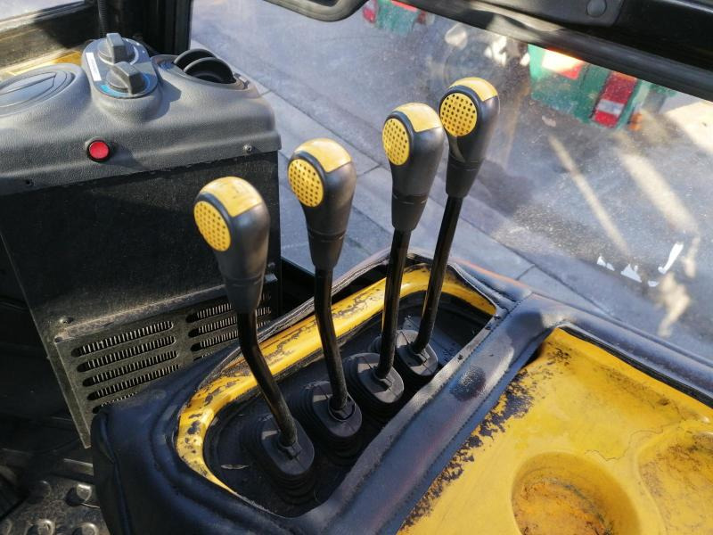 رافعة شوكية تعمل بالغاز Hyundai 40L-7A: صورة 7