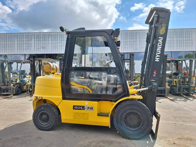 Hyundai 40L-7A - رافعة شوكية تعمل بالغاز: صورة 3 Hyundai 40L-7A - رافعة شوكية تعمل بالغاز: صورة 3