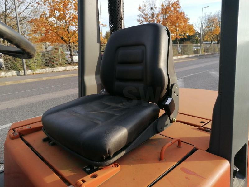 Nissan EGH02A30U - رافعة شوكية ديزل: صورة 5 Nissan EGH02A30U - رافعة شوكية ديزل: صورة 5
