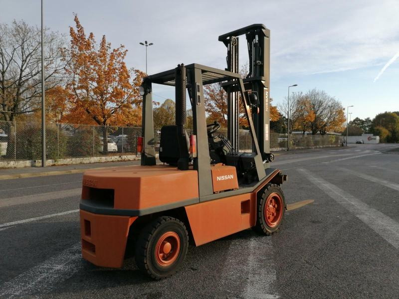 Nissan EGH02A30U - رافعة شوكية ديزل: صورة 4 Nissan EGH02A30U - رافعة شوكية ديزل: صورة 4