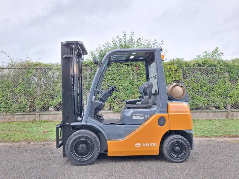 Toyota 028FGF25 - رافعة شوكية تعمل بالغاز: صورة 3 Toyota 028FGF25 - رافعة شوكية تعمل بالغاز: صورة 3