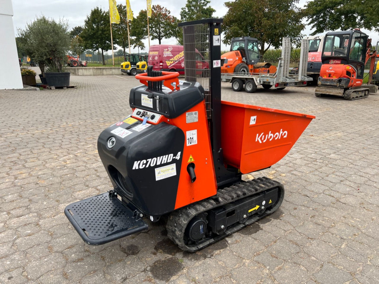 Kubota KC 70, VHD-4, mit Hochentleerung, hydr. Fahrwerk - شاحنة قلابة مجنزرة: صورة 3 Kubota KC 70, VHD-4, mit Hochentleerung, hydr. Fahrwerk - شاحنة قلابة مجنزرة: صورة 3