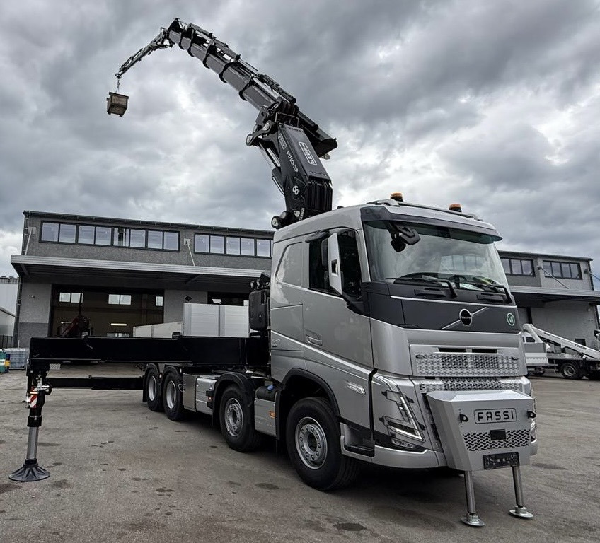 VOLVO Fassi F1750-8 JIB-6 Hiab Palfinger - شاحنة كرين: صورة 1 VOLVO Fassi F1750-8 JIB-6 Hiab Palfinger - شاحنة كرين: صورة 1