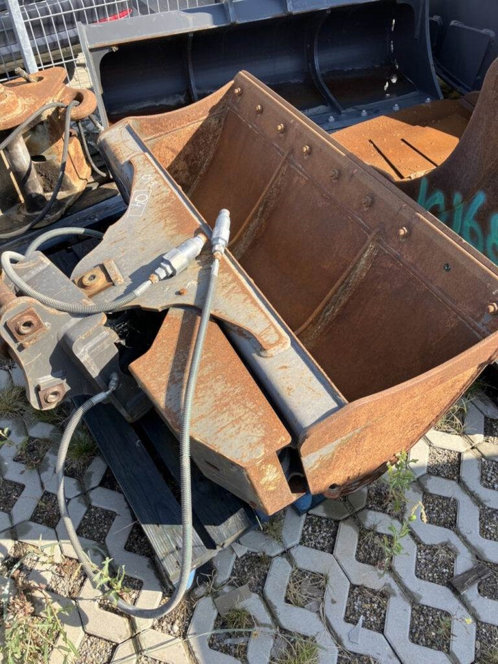 Volvo Böschungslöffel hydr. - جرافة حفار: صورة 1 Volvo Böschungslöffel hydr. - جرافة حفار: صورة 1