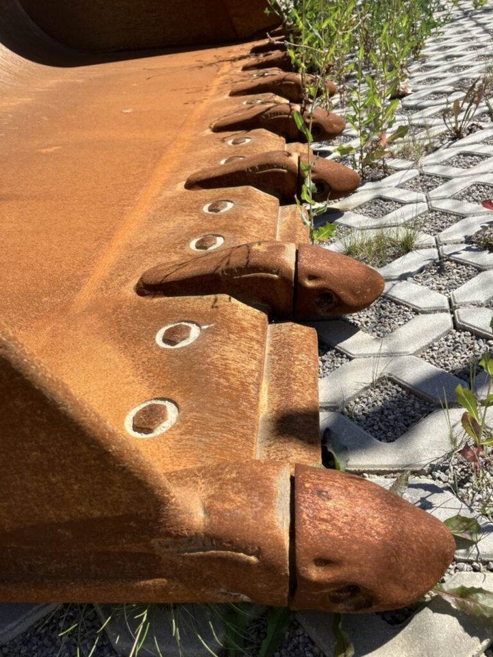 Volvo Schaufel mit Zähnen - Festanbau - بكت: صورة 5 Volvo Schaufel mit Zähnen - Festanbau - بكت: صورة 5