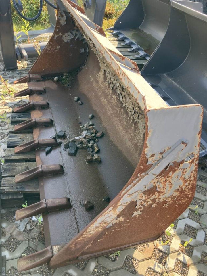 Volvo Schaufel mit Zähnen TPZ - بكت: صورة 3 Volvo Schaufel mit Zähnen TPZ - بكت: صورة 3