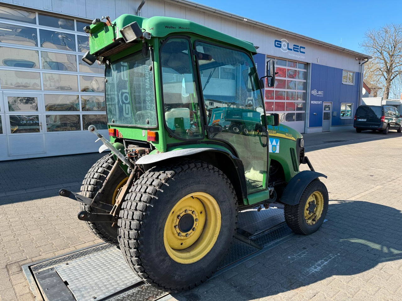 John Deere 3520 Kommunaltrak. Frontkraftheber Kuppeldreieck - جرار: صورة 3 John Deere 3520 Kommunaltrak. Frontkraftheber Kuppeldreieck - جرار: صورة 3