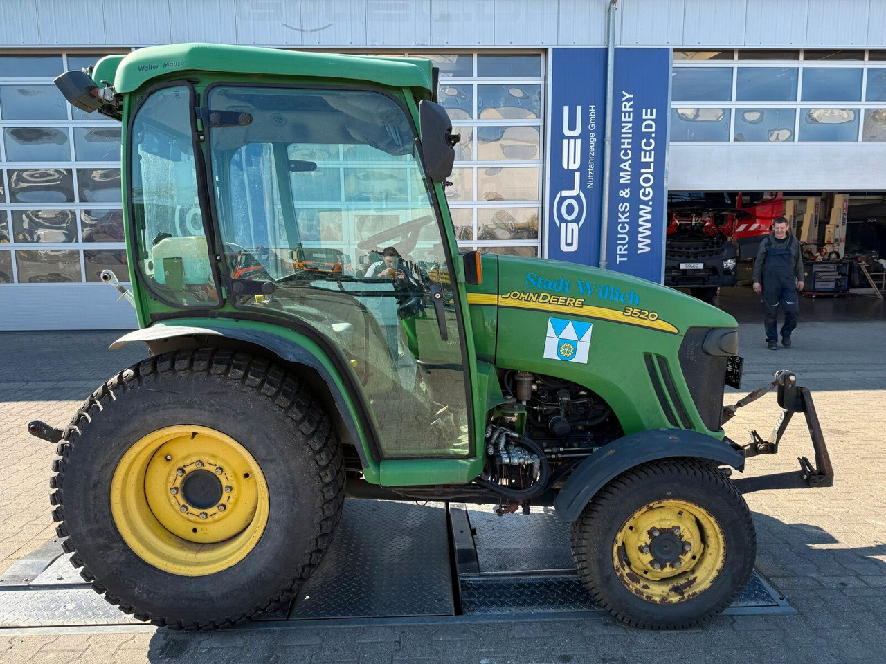 John Deere 3520 Kommunaltrak. Frontkraftheber Kuppeldreieck - جرار: صورة 2 John Deere 3520 Kommunaltrak. Frontkraftheber Kuppeldreieck - جرار: صورة 2