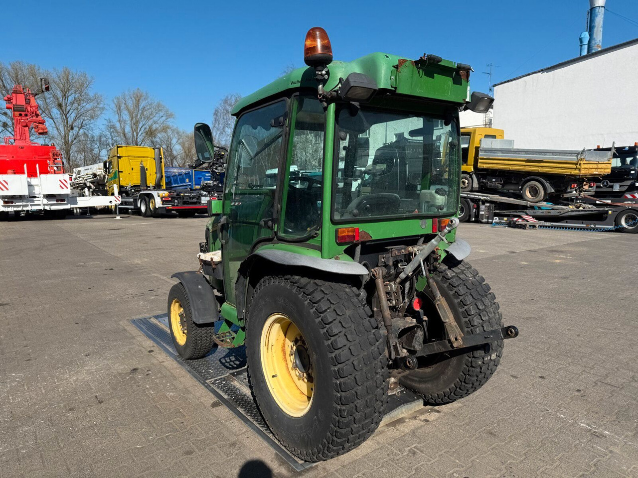 John Deere 3520 Kommunaltrak. Frontkraftheber Kuppeldreieck - جرار: صورة 5 John Deere 3520 Kommunaltrak. Frontkraftheber Kuppeldreieck - جرار: صورة 5