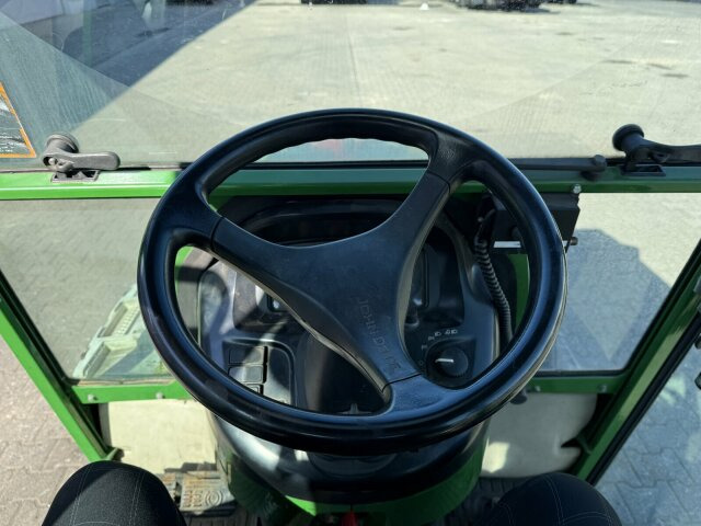 John Deere 3520 Kommunaltrak. Frontkraftheber Kuppeldreieck - آليات: صورة 2 John Deere 3520 Kommunaltrak. Frontkraftheber Kuppeldreieck - آليات: صورة 2
