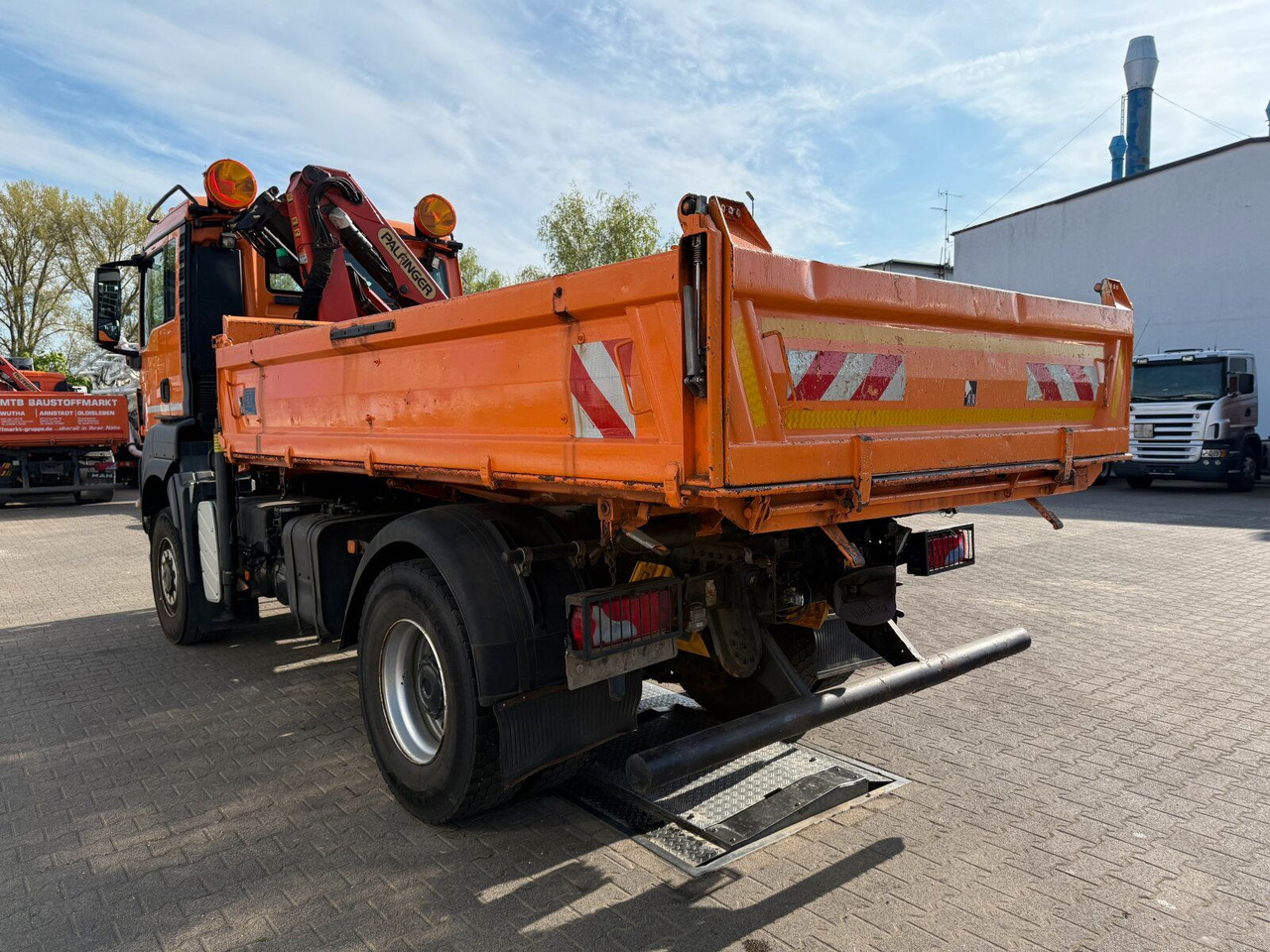 MAN TGA 18.360 4x4 Dreiseiten-Kipper Kran PALFINGER - شاحنة قلاب, شاحنة كرين: صورة 5 MAN TGA 18.360 4x4 Dreiseiten-Kipper Kran PALFINGER - شاحنة قلاب, شاحنة كرين: صورة 5