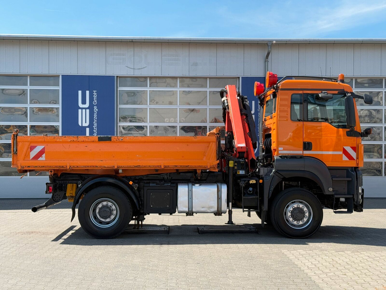 MAN TGA 18.360 4x4 Kipper Kran PALFINGER Winterd. - شاحنة قلاب, شاحنة كرين: صورة 2 MAN TGA 18.360 4x4 Kipper Kran PALFINGER Winterd. - شاحنة قلاب, شاحنة كرين: صورة 2